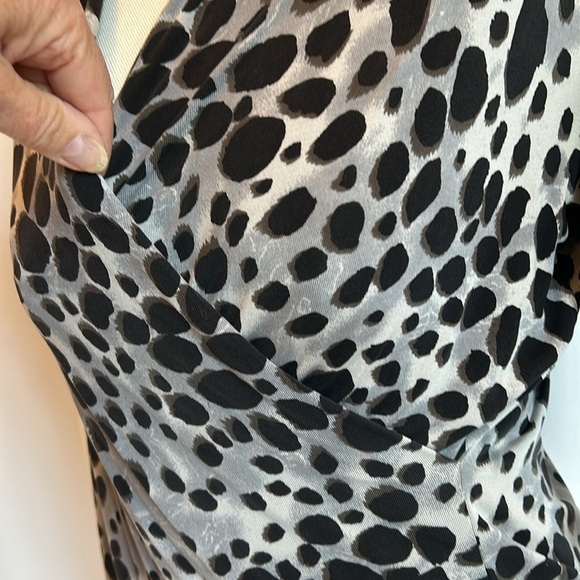 Doncaster Vintage Silk Gray  Black Animal Print V Neck Wrap Style Top Women’s 6 - Picture 5 of 10
